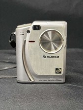  MINT FUJIFILM Fuji FinePix 4700z Digital Camera 4.3MP Limited Silver JAPAN