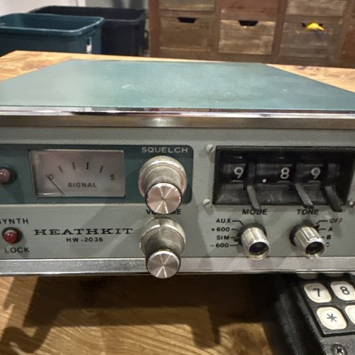 Heathkit HW-2036A Vintage 2M FM Transceiver Radio w/ Mic Untested - Picture 3 of 12