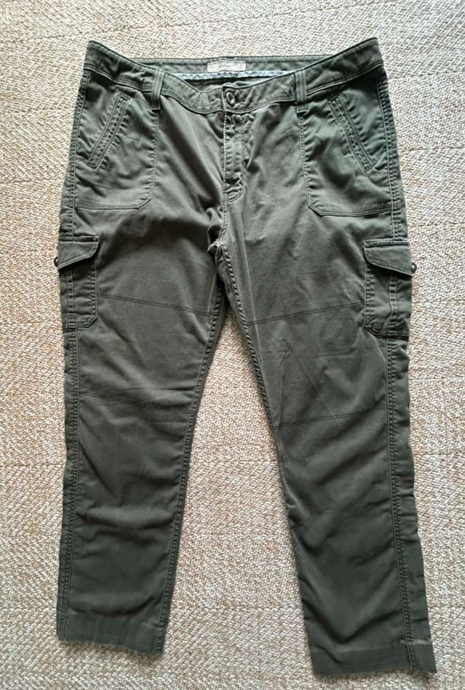 Levi’s Women’s Green Cargo Pants Size 18 stretch Cotton Blend Army Olive