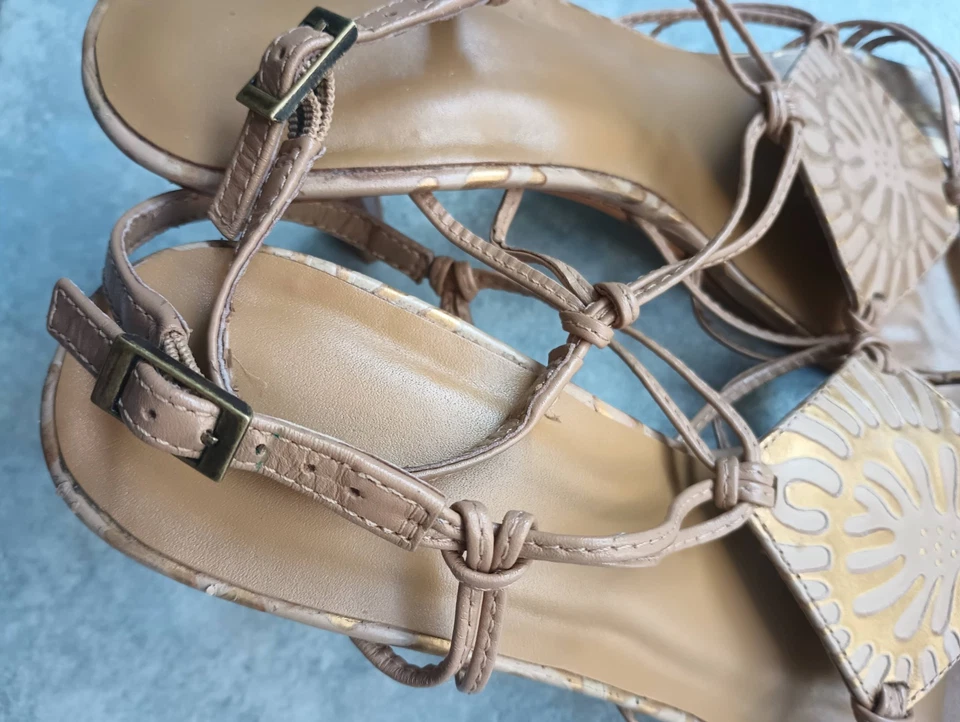 Sandalia Carlos Santana 8M Cuero Mambo 2 Tiras Punta Abierta Zapatos Tacones Gatito Foto 3 de 4