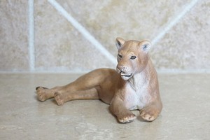 14375 Schleich retried Lioness momma Lion Laying big wild cat toy