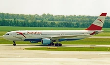 Airbus A-330 A330-223 Austrian Airlines Desk Wood Airplane New Model Large 1/144