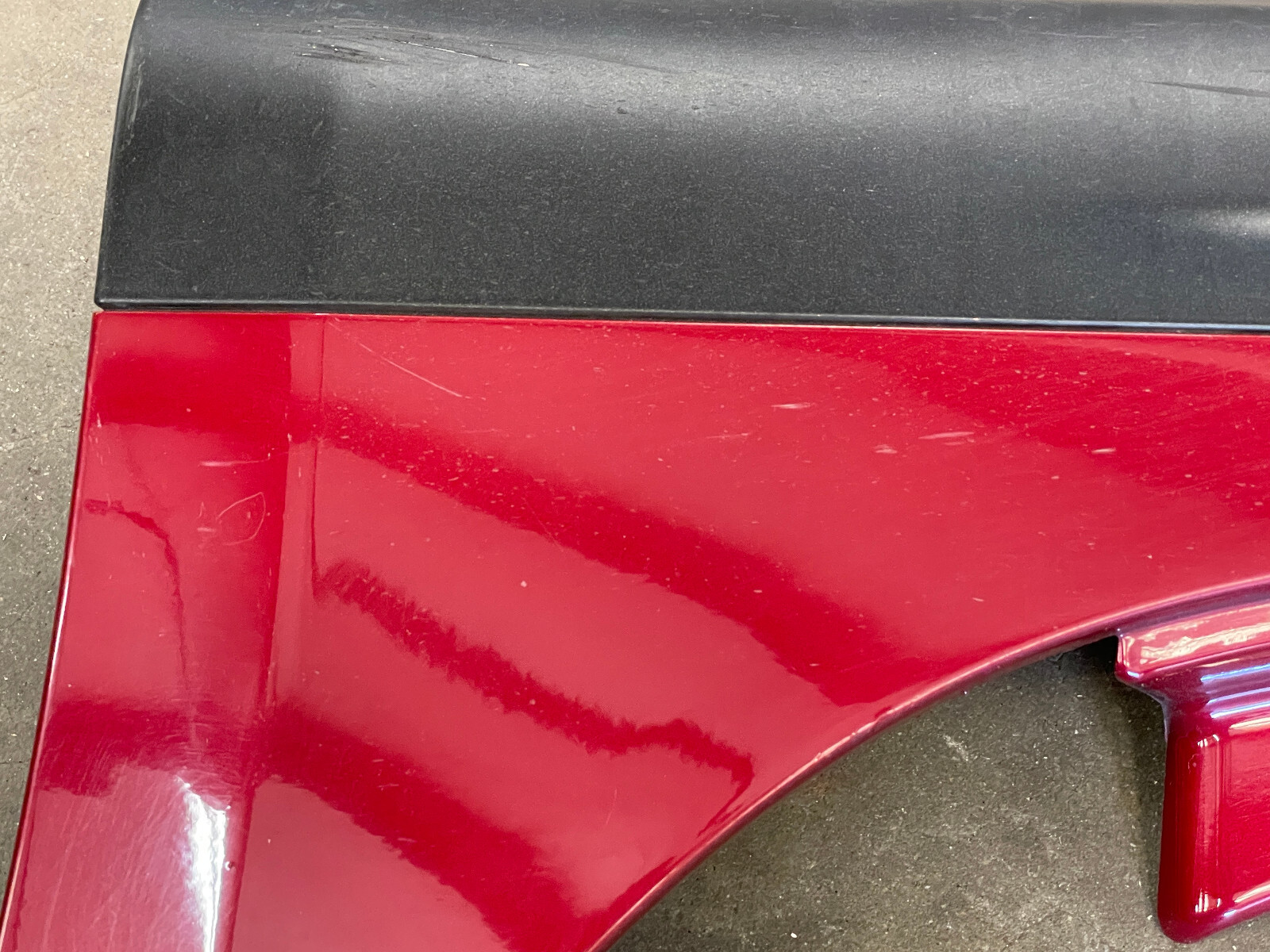 14-17 Maserati Ghibli S Left Side Skirt Rocker Panel Molding Trim Red 1504 OEM