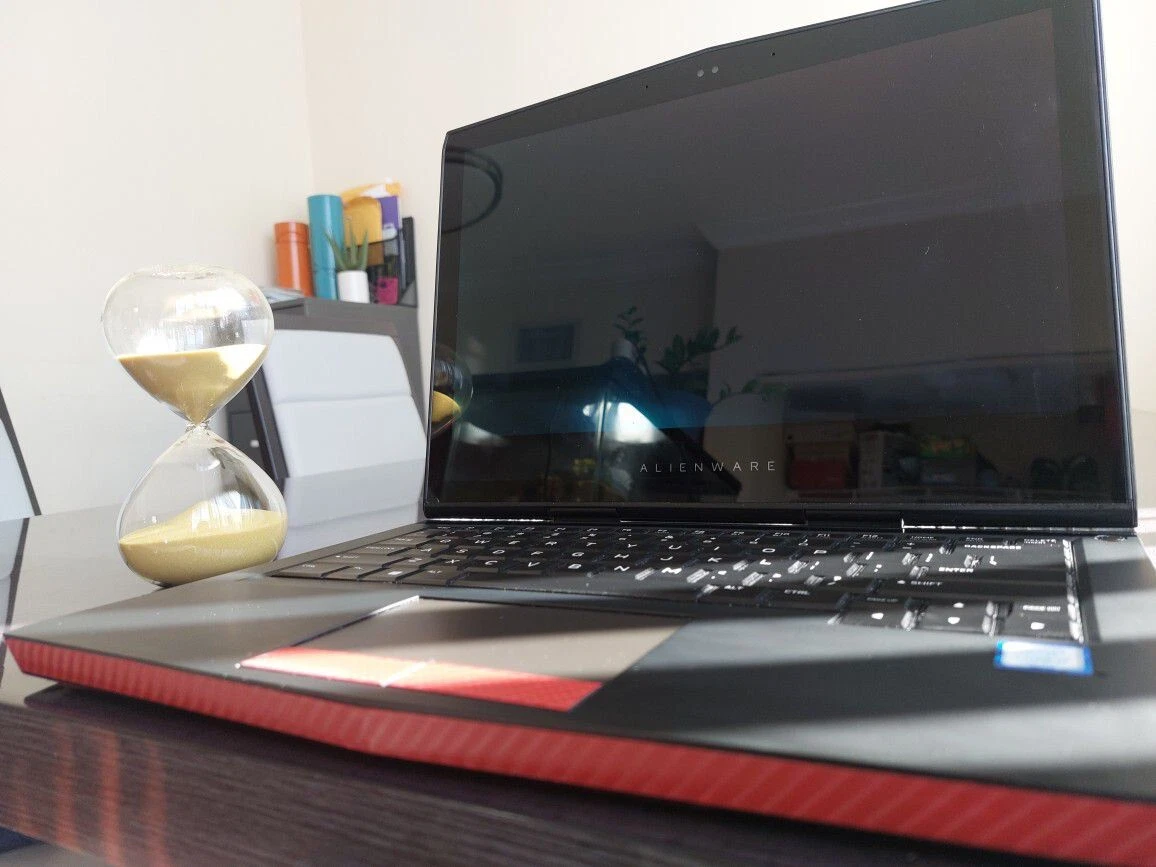 ALIENWARE 13R3 1440p OLED i7-7700HQ GTX-1060 6GB - LOW SCREEN HOURS, NEW BATTERY