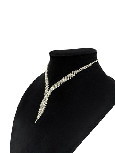 Elegant Pavé Crystal Rhinestone Y-Drop Necklace - Picture 2 of 4