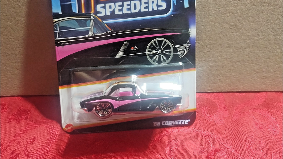 Hot Wheels Neon Speeders '62 Corvette #3/8 Black & Pink Diecast 1