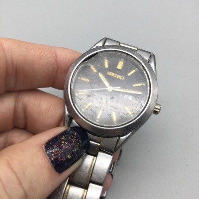 Seiko Solar Mens Watch 37mm Two Tone Day Date V158-0AB0 CHIPPED