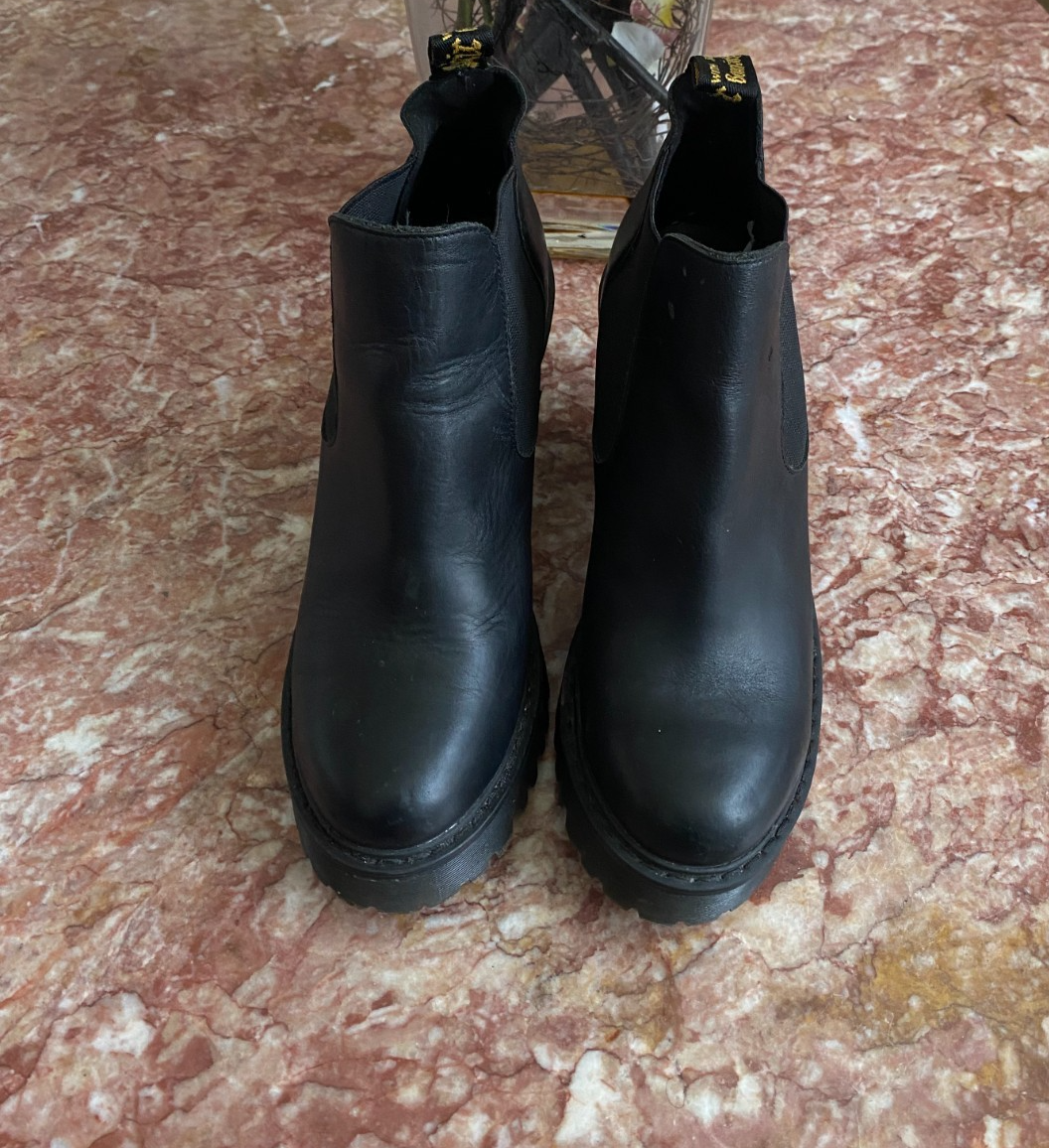 Dr. Martens Women Hurston Black Leather Heel Chelsea Ankle Boots