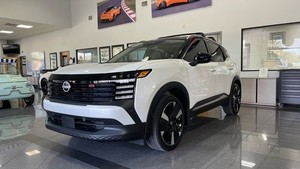 2025 Nissan Kicks SR - NEW $35,815.00