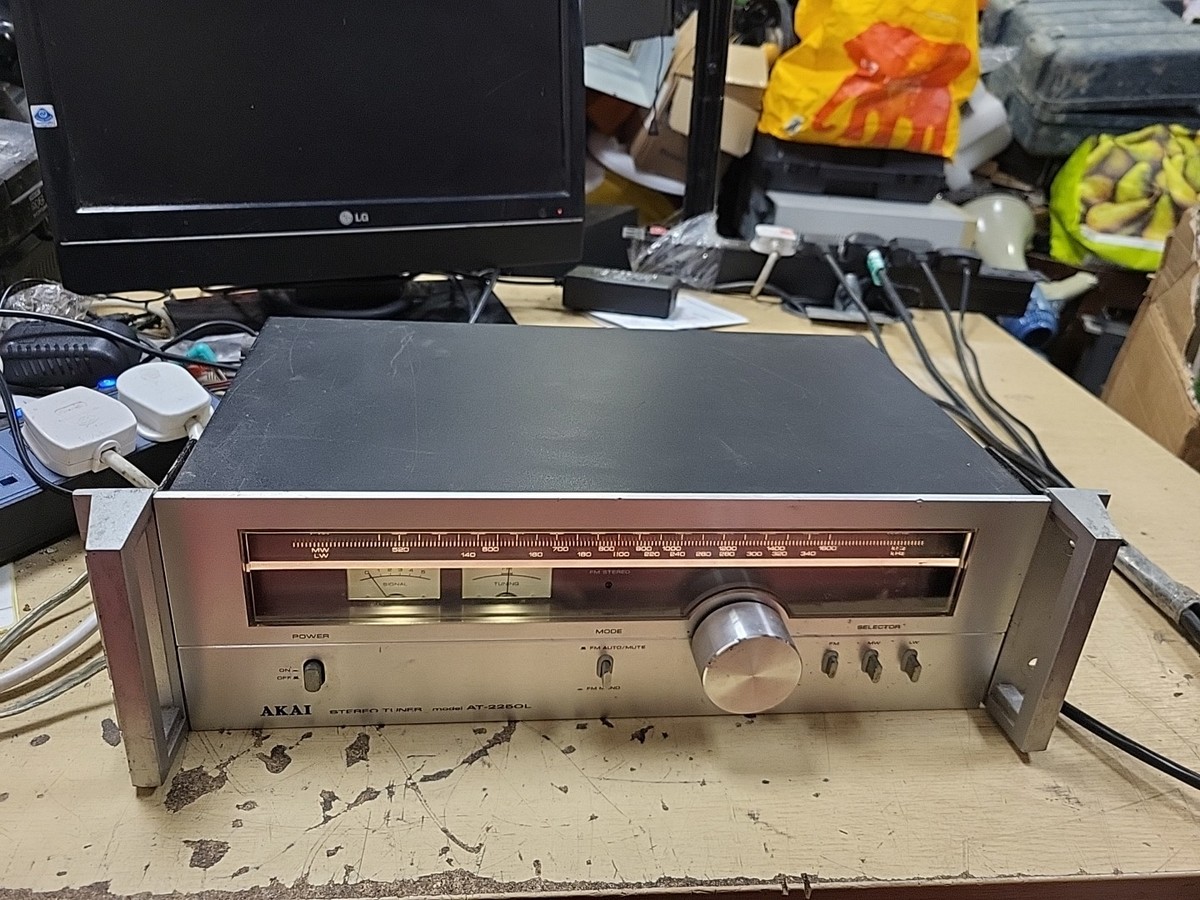 TUNER AKAI AT 2250L , FM/AM stéréo EUR 40,00 - FR