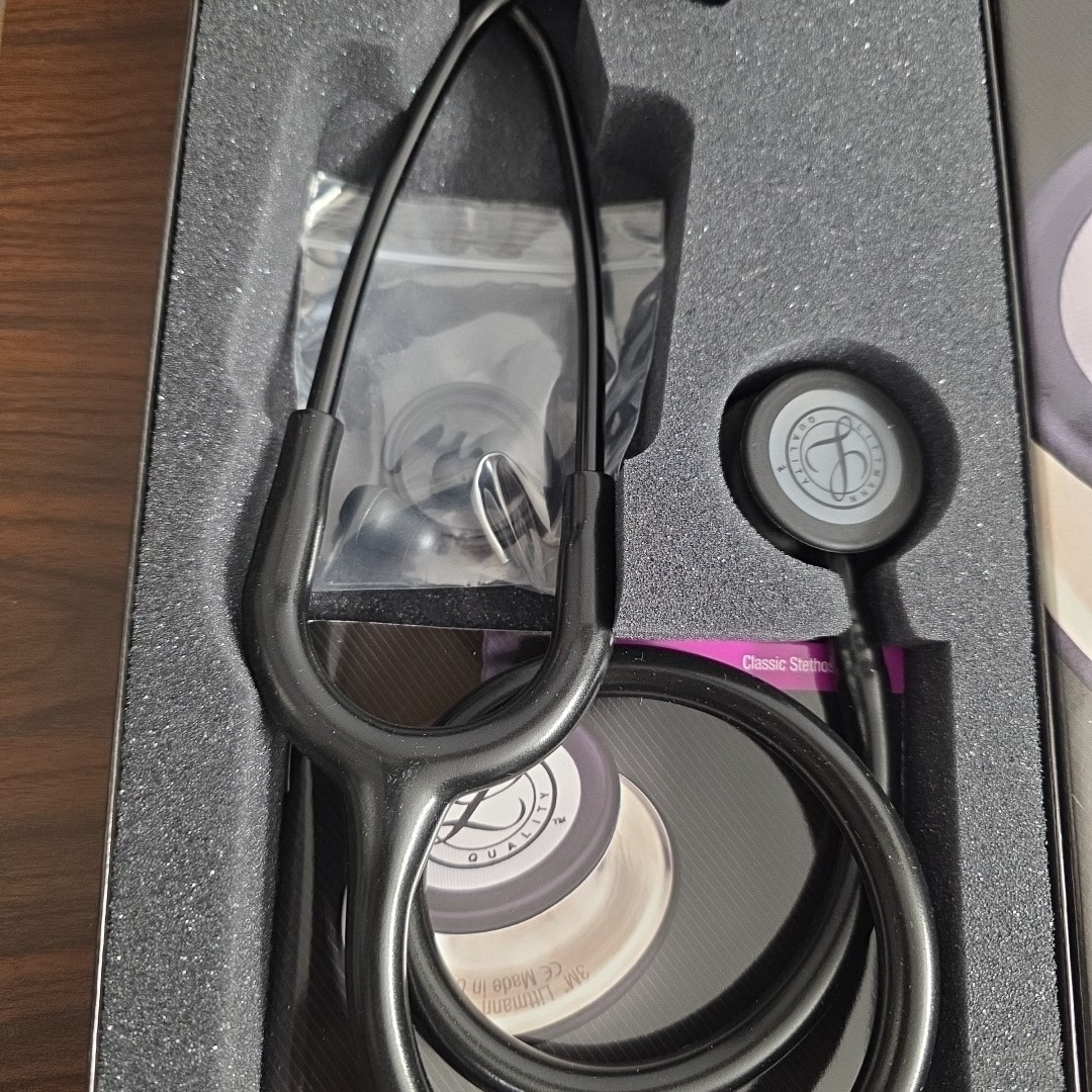 Littmann Classic III 聴診器 ブラック/シルバー 3M Littmann Classic III 聴診器 ブラック シルバー 中古 AL-85666
