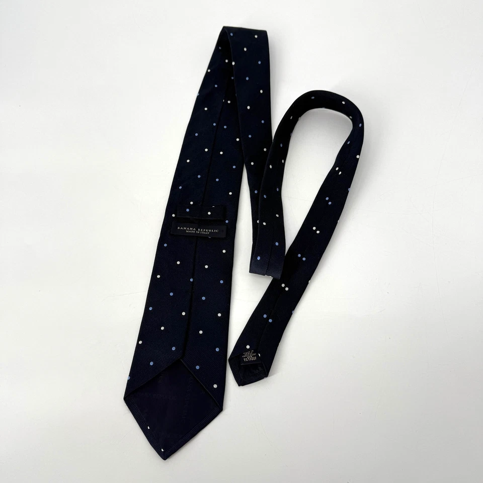 Corbata de seda Banana Republic para hombre talla única azul marino a lunares hecha en Italia Foto 2 de 4
