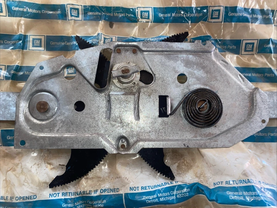 73-80 雪佛兰 GMC 尾门手动车窗调节器郊区西装外套 Jimmy K5 — 第 3/4 张图片