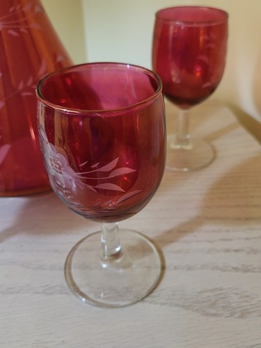 Cranberry Glass with Etched Flowers Genie Decanter and 4 glasses - Picture 7 of 13