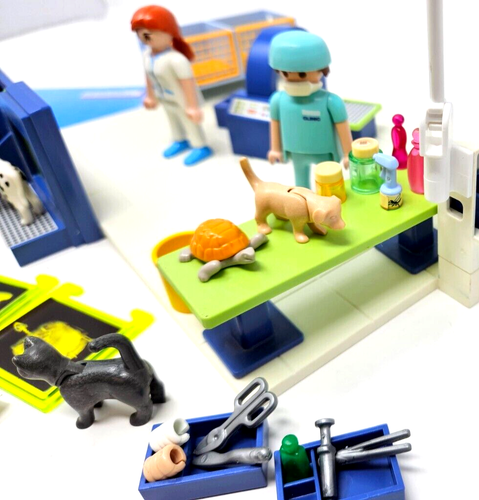 Playmobil 4346 Animal Vet Operating Room w/ Animals - Picture 4 of 9