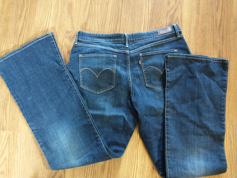 EUC Levis Bold Curve Classic Boot Cut Womens Jeans Size 16/33 Blue Dark Wash