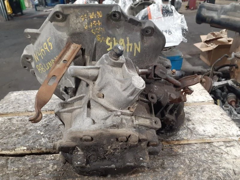 Manual Transmission 4 Speed Fits 88-93 LE MANS 586265 Foto 3 de 4