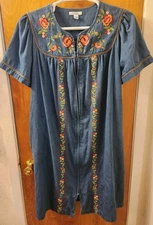 Go Softly Patio Dress Blue Denim Floral Embroidered Full Zip Pockets Size Large 