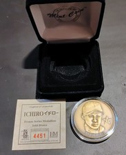 Behold! Leaf's Ichiro Suzuki Autographed Patch Cards 14