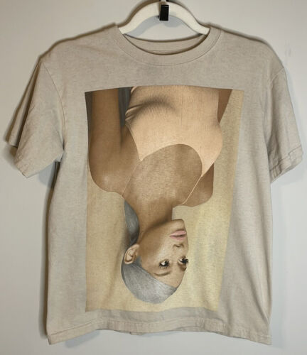 Ariana Grande Sweetener World Tour Concert Size XS Tan T-Shirt Upside Down - Picture 1 of 4