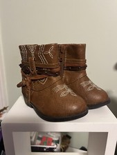 Garanimals Toddler Girls Infant Brown Boots with White Embroidered Design - Sz 4