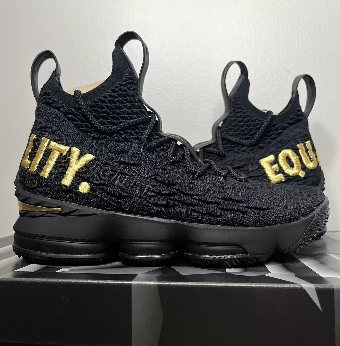 DS Nike LeBron 15 XV Equality Black PE Sample Size 7.5 Sneakers