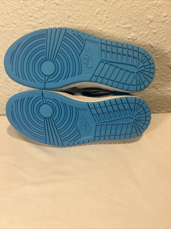 Talla 5 - Air Jordan 1 Retro OG Bajo UNC W Foto 4 de 4