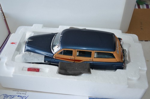 1/24 Danbury Mint 1953 Buick Woodie Limited Edition with Papers - Picture 2 of 6