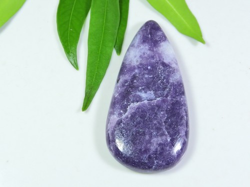 57CTS. PIEDRA PRECIOSA SUELTA PERA LEPIDOLITA PÚRPURA NATURAL 23X48X06 MM - Imagen 3 de 7