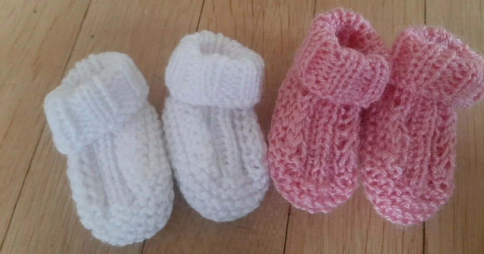 2er Set Babyschuhe Erstlingsschuhe gestrickt  weiß und rosa 0-3 Monate - Bild 1 von 1