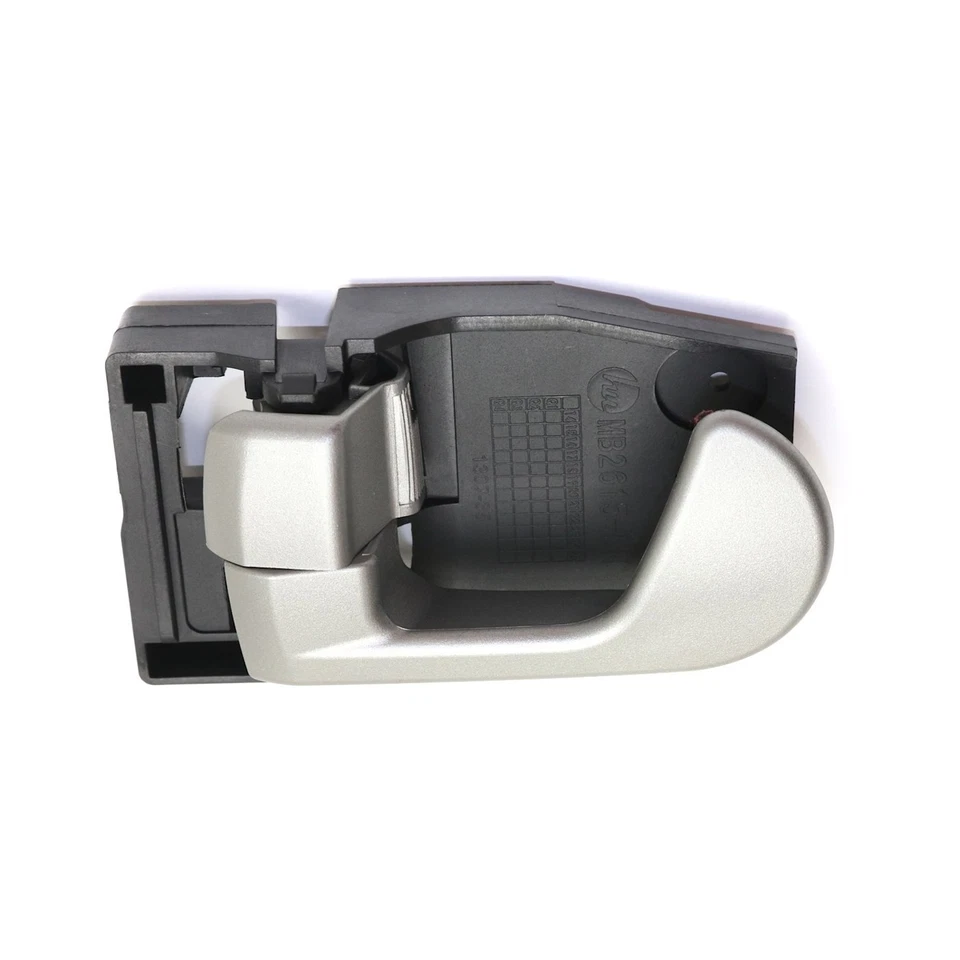 Nueva manija de puerta delantera o trasera lado conductor y pasajero gris MI1353117 MI1352117 Foto 2 de 4