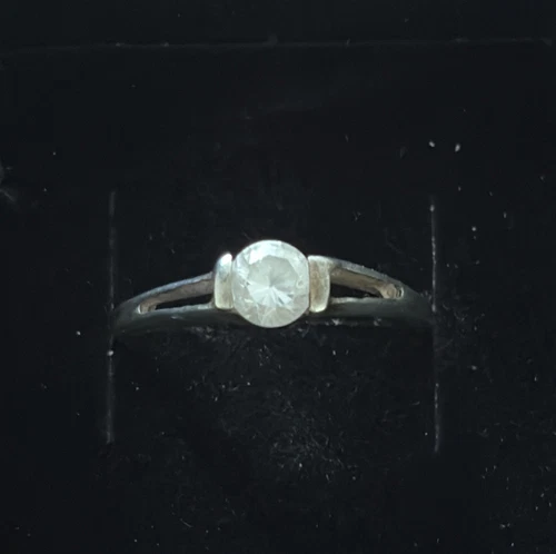 Vintage 925 Sterling Silver Solitaire Cubic Zirconia Ring Size 8 Open Work Top