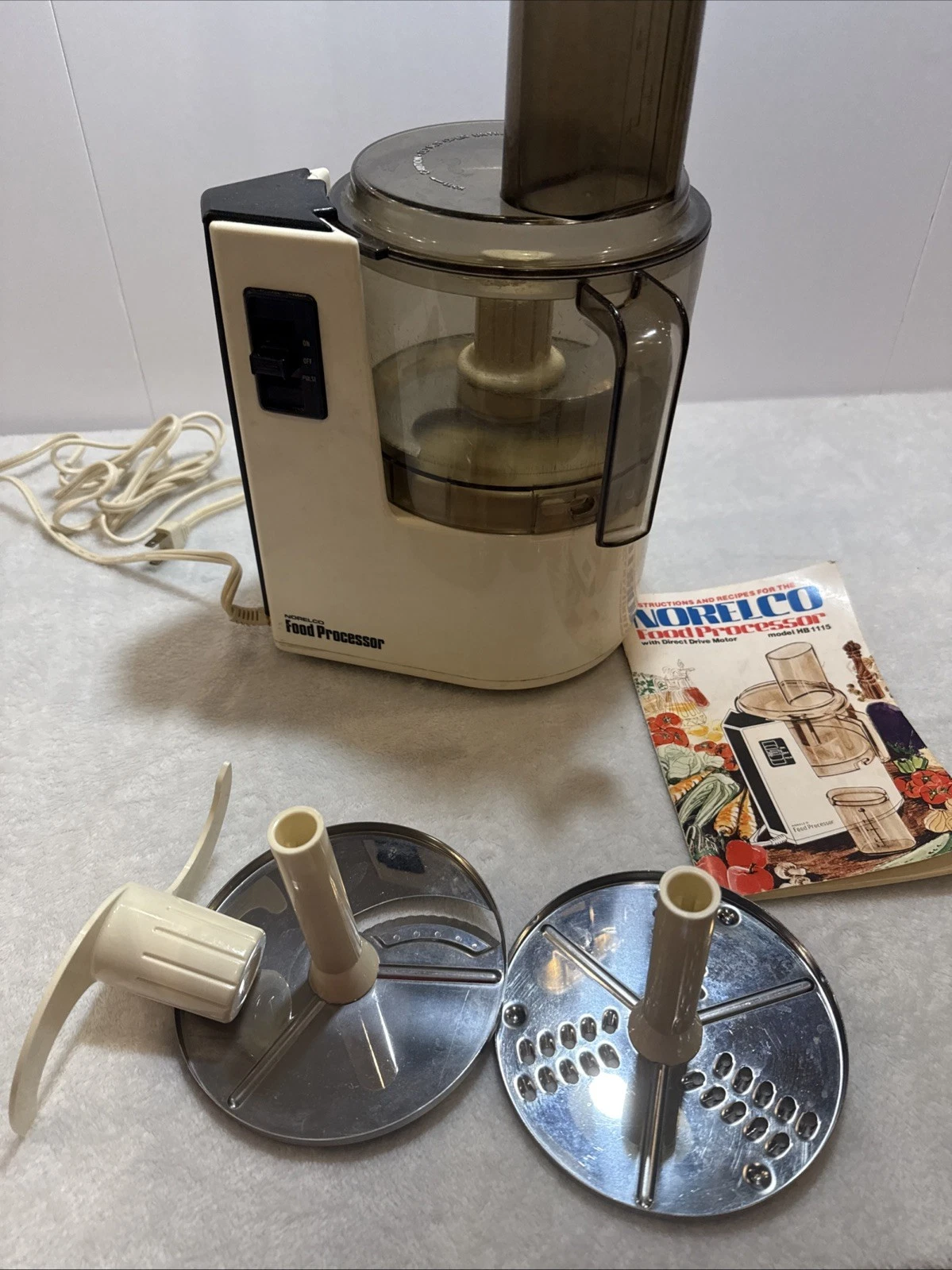 Vintage NORELCO FOOD PROCESSOR - MODEL HB 1115
Opens in a new window or tab