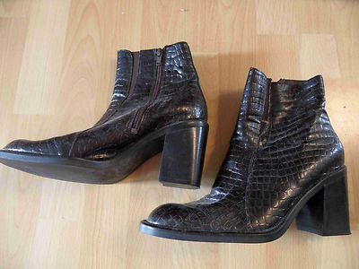 FINESSE Schuhmode stylische Leder-Stiefeletten Reptiloptik braun