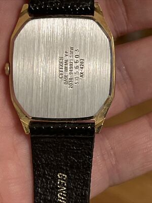 CITIZEN QUARTZ スクエア ゴールド ブラック 腕時計 不動 Citizen Quartz Seven (Black, Gold, Black) Square Vintage Watch New