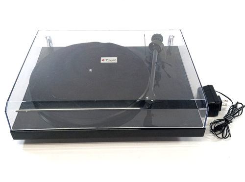 Pro-Ject Debut Carbon USB Turntable Record Player Gloss Black