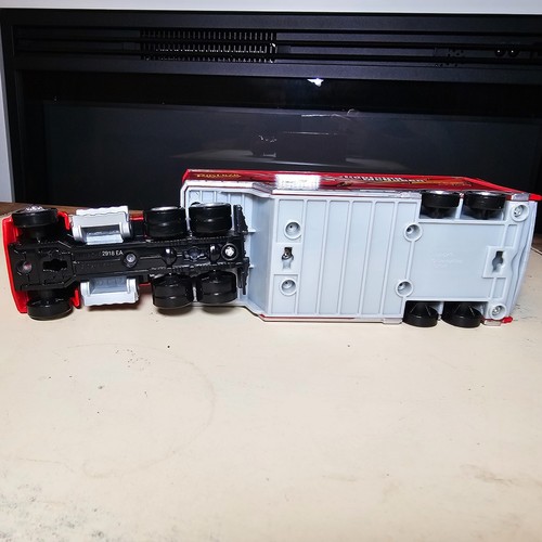 Disney Pixar Cars #95 Saetta McQueen Mack Trasportatore e Auto con Extra! pressofuso 1:55 - Foto 8 di 11