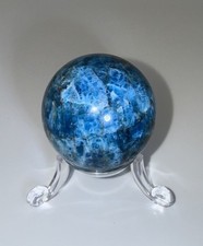 Helle blaue Apatit Kristall Kugel mit Flash, Crystal Sphere, &Oslash; 41,97mm
