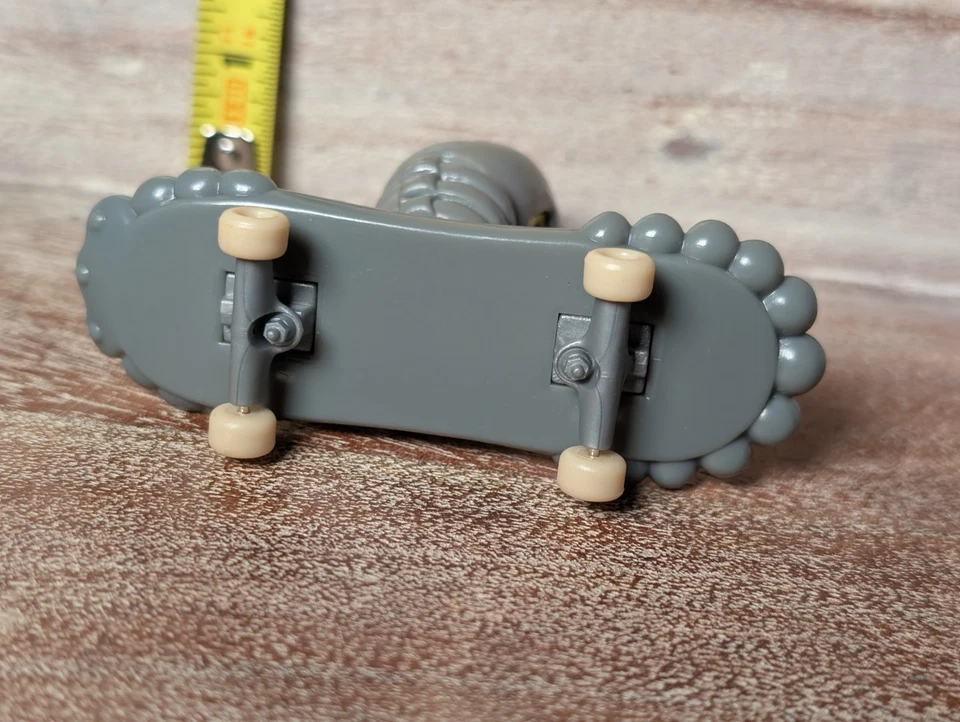 Tech Deck Dude Bonz Magnetic Figure W/ Skateboard - Image 3 of 3