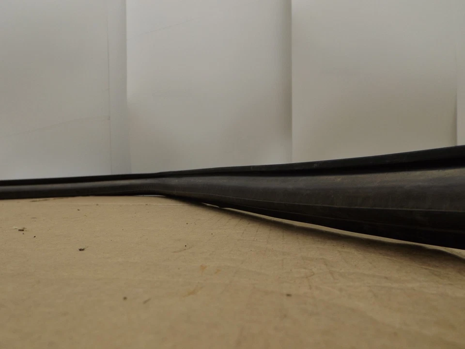 1999–2006 GMC Sierra 2500HD Front Left Window Channel Molding Used OEM 15219154 Foto 4 de 4