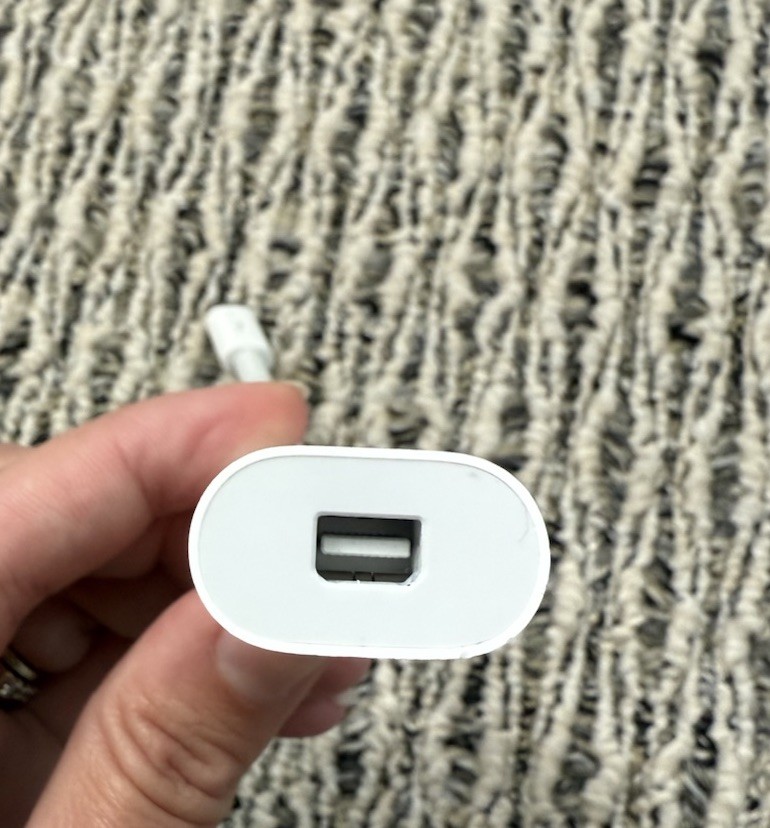 Apple Thunderbolt 3 USB-C to Thunderbolt 2 Adapter A1790 MMEL2AM/A