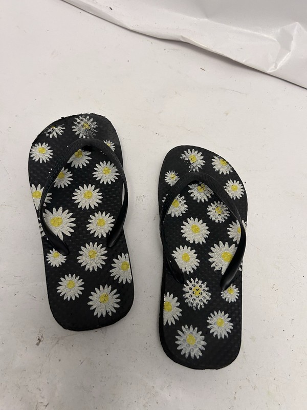 Kids Black daisy flip flop thoung unsized flip flops