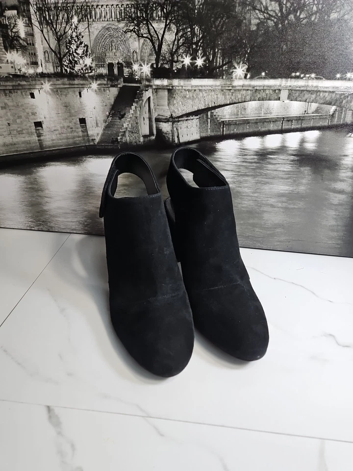 Zapatos de tacón Adam Tucker de cuero gamuza negro de 3,5" con tiras 8,5 M Foto 3 de 4