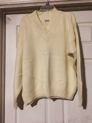 Stylin' Vintage B.I.GEAR White Acrylic Sweater++SIZE 44/24W++ 