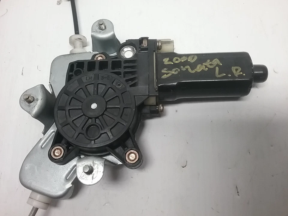1999-2002 Hyundai Sonata Left Rear Window Regulator With Motor (2.4L 4 Cylinder) - Image 3 of 4