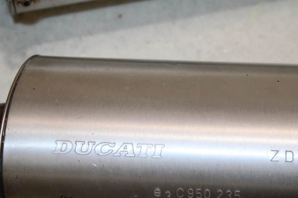 SISTEMA DE ESCAPE DUCATI 916 EARLY 45 MIL OEM DUCATI 916 748 996 998 Foto 2 de 3