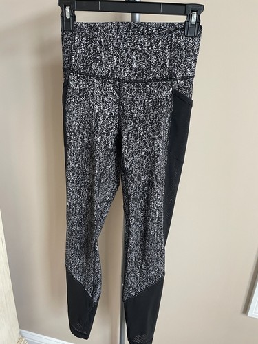 Lululemon Black \u0026 White speckled tights 