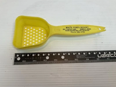 Vintage Fishing Plastic Minnow Scoop, White Pines Resort, Bemidji MN  - Photo 1/3