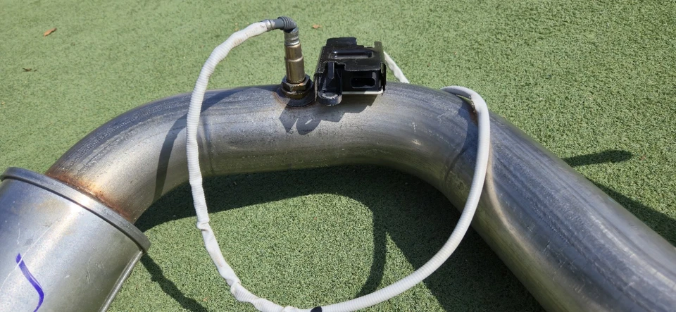 Escape doble cromado despegue original nuevo con sensor. Se adapta a Ford 6,7 L Foto 4 de 4