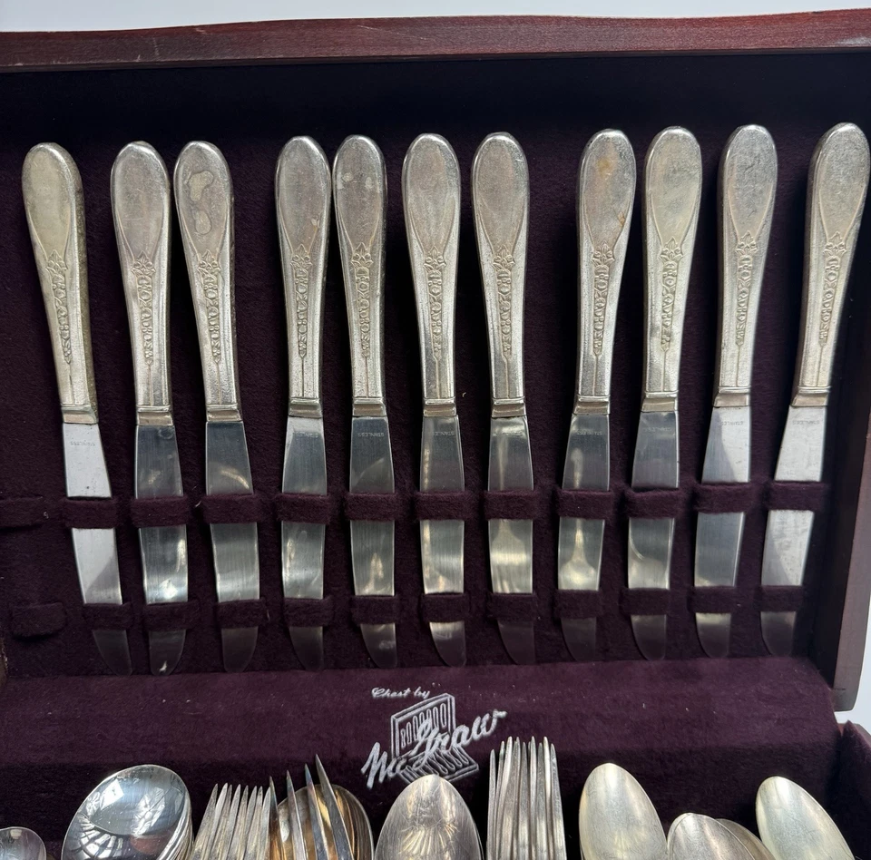 Juego de cubiertos de 98 piezas WM Rogers MFG Co - con cofre a prueba de deslustre McGraw Foto 2 de 4